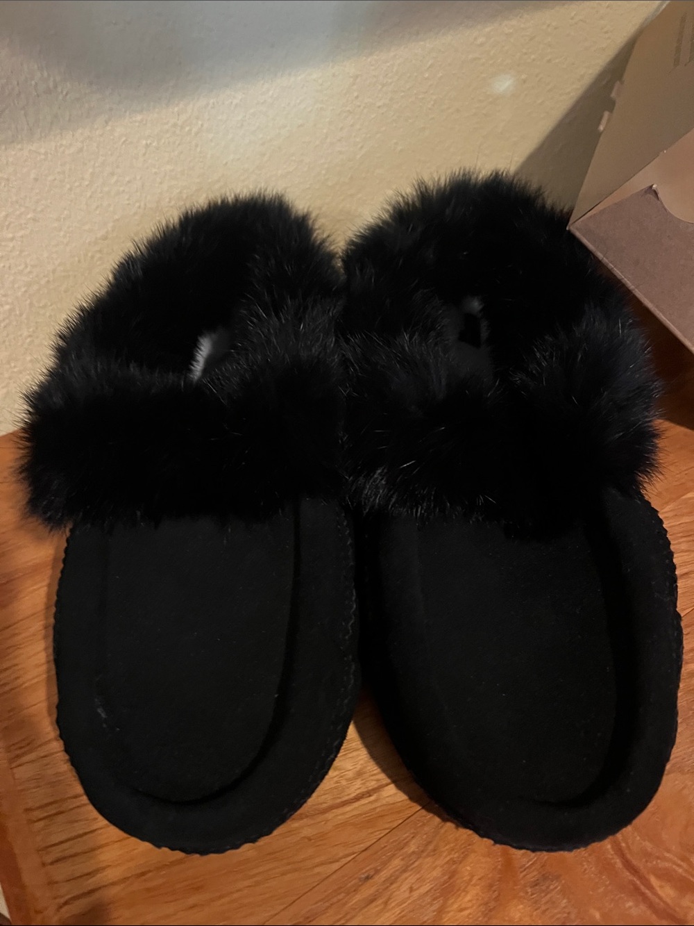 OVO Women's Black Faux Fur Lined Slippers